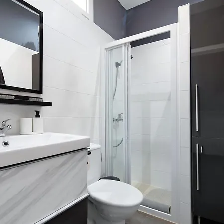 Place Oasis Luxury Pool Apartment